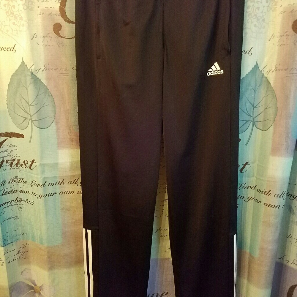 Adidas track pant NWT Small